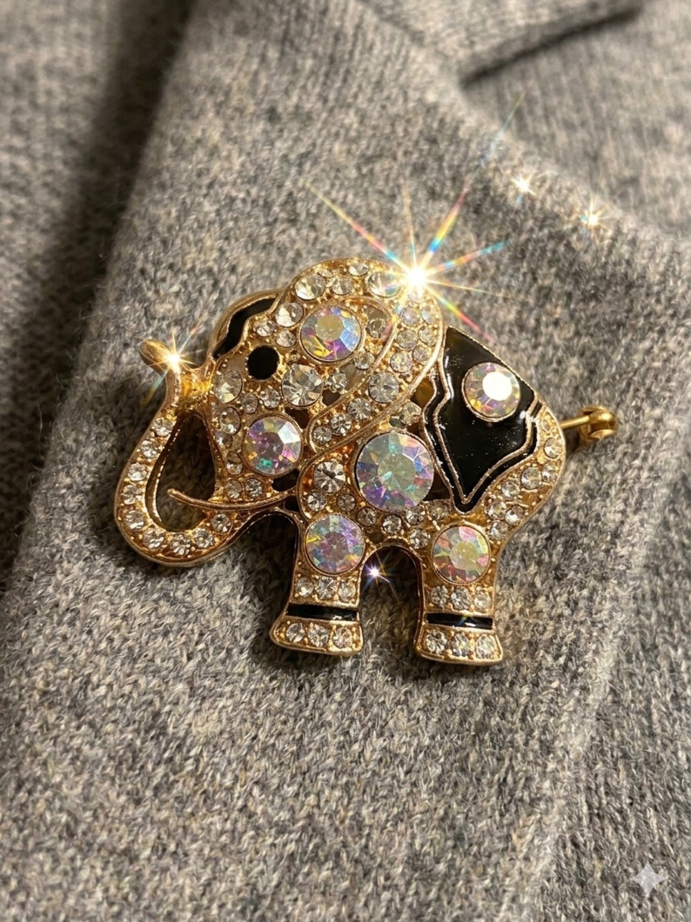 🎁Sparkling Gold-Tone Crystal Elephant Brooch